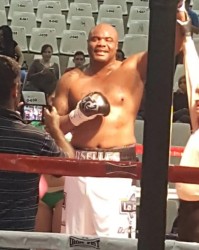 开门杀引发的惨剧！杰伦-布朗的拳王父亲 因小事把人肠子捅出来了